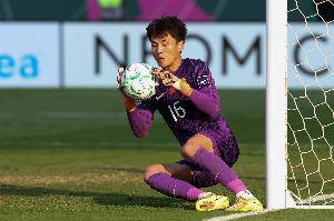李昊前5场0失球可惜决赛丢4球,最终日本U23门将当选赛事最佳门将