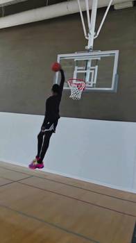 米切尔展示高难度扣篮!这个要放在扣篮大赛,要变成三个动作🏀
