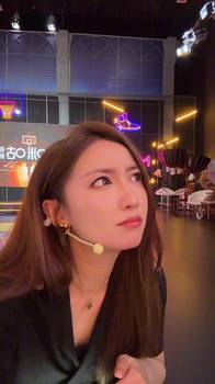 湖人女主播佳依吐槽:为啥换八村?最后一分钟太死亡了