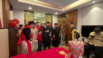 一辈子最重要的一次绝杀?新郎抢妻扔进压哨绝杀全场都沸腾了