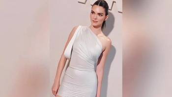 “让布克恋恋不忘的女人,詹娜是如何俘获一套NBA全明星阵容...
