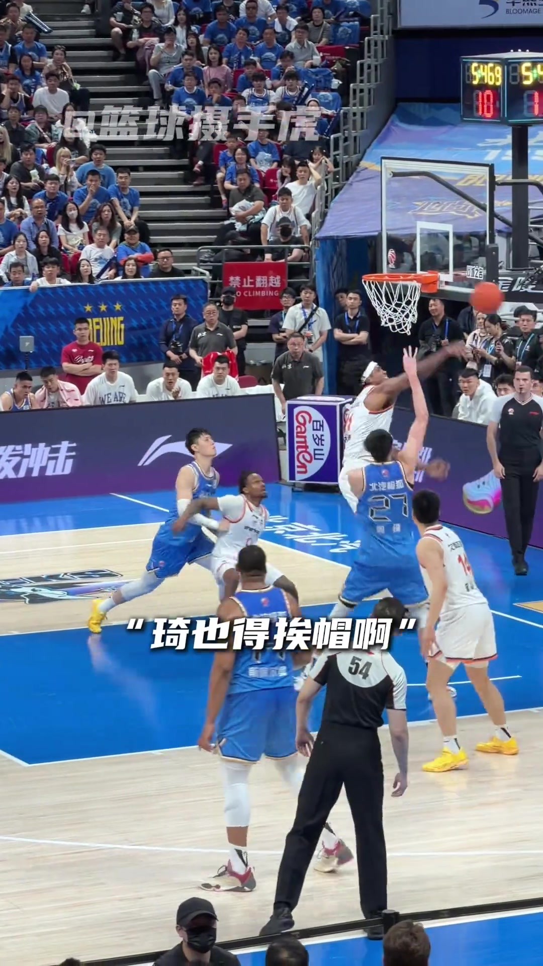 大白边在内线有多恐怖?周琦加上麦基一起面对他,那也无可奈何啊